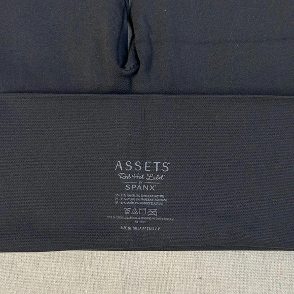 Spanx Assets Red Hot Label Black Leggings Size Small - Picture 6 of 6